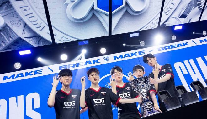 繁压在场上 繁压在场上